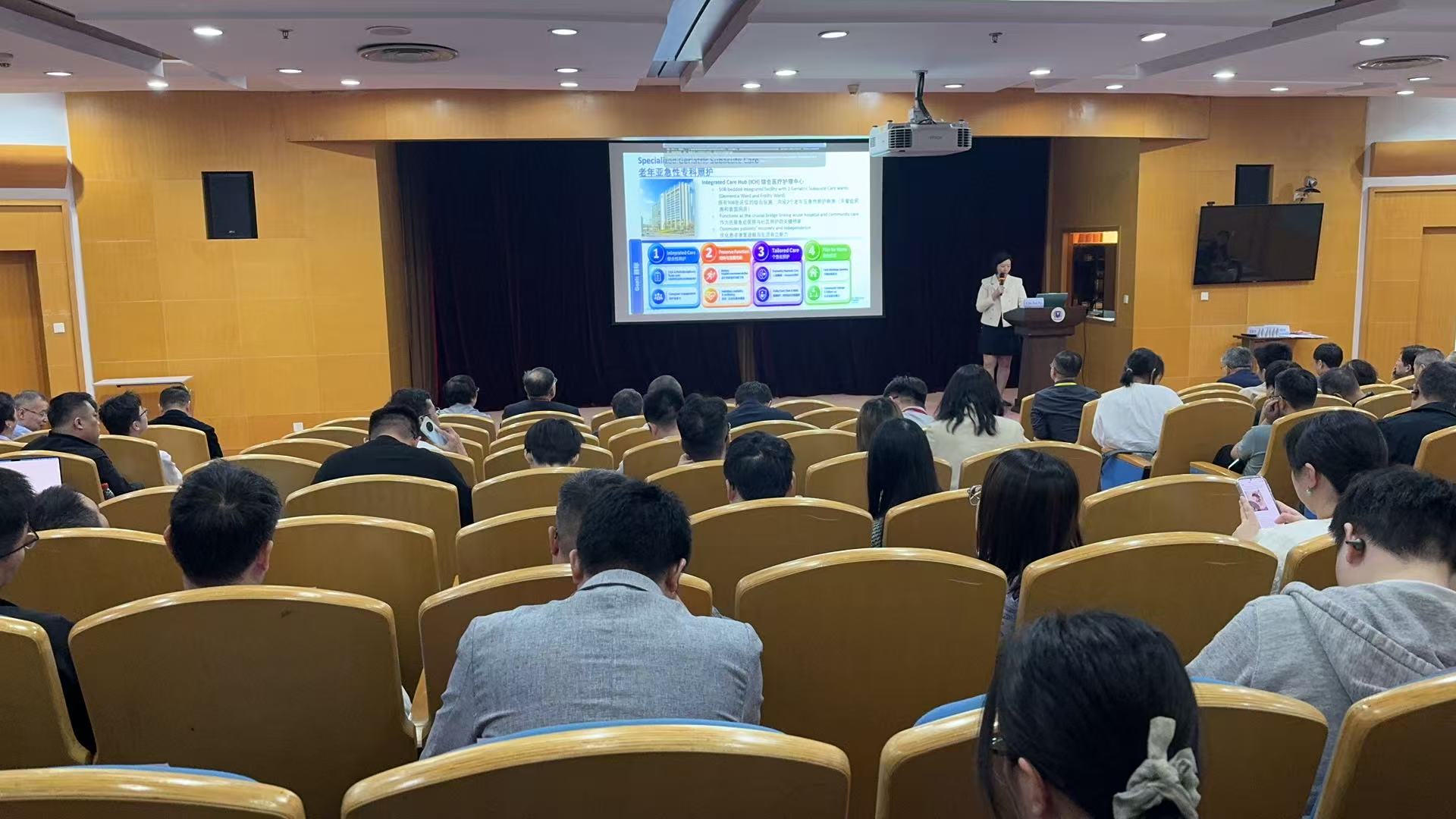5G AR眼镜走进中国医药协会医共体急救学术年会｜共享现场，让协作跨越距离